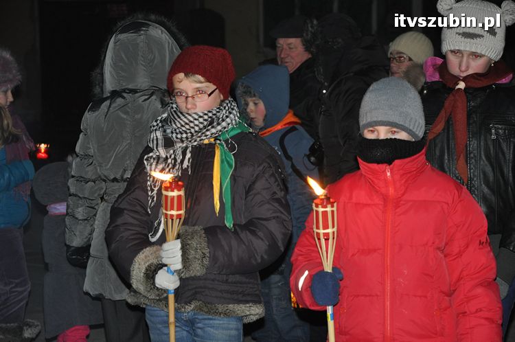 Betlejemskie Światło Pokoju zabłysło na szubińskim rynku