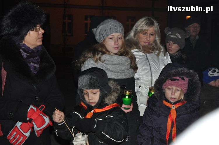 Betlejemskie Światło Pokoju zabłysło na szubińskim rynku