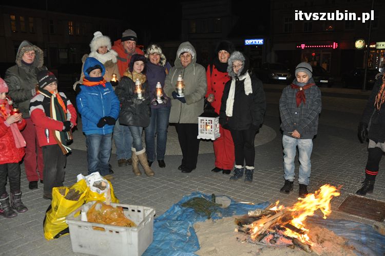 Betlejemskie Światło Pokoju zabłysło na szubińskim rynku