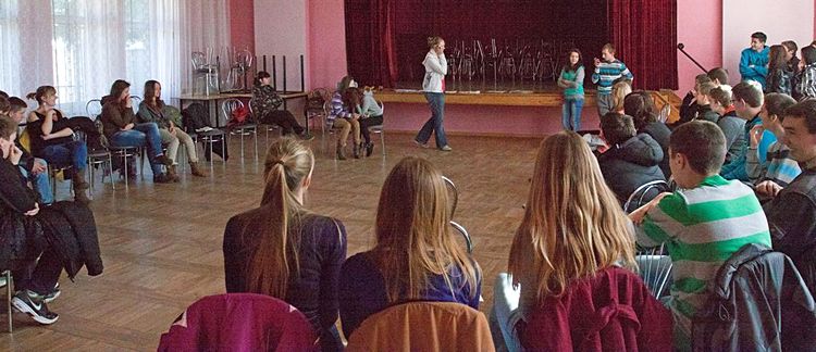 Teatr zwierciadłem życia