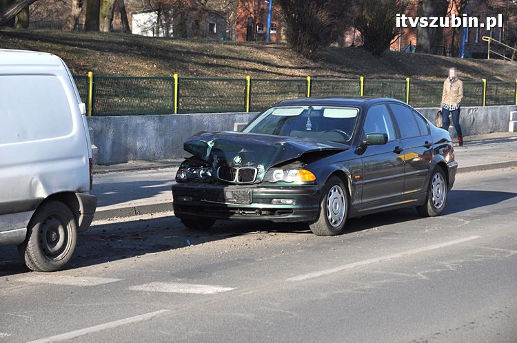 Zderzenie trzech samochodów osobowych na Kcyńskiej w Szubinie