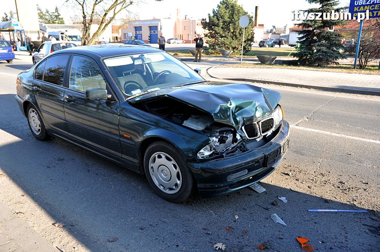 Zderzenie trzech samochodów osobowych na Kcyńskiej w Szubinie