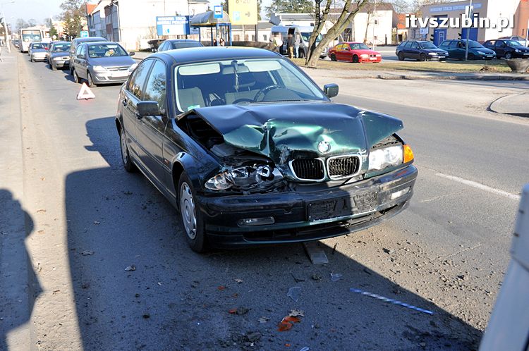 Zderzenie trzech samochodów osobowych na Kcyńskiej w Szubinie
