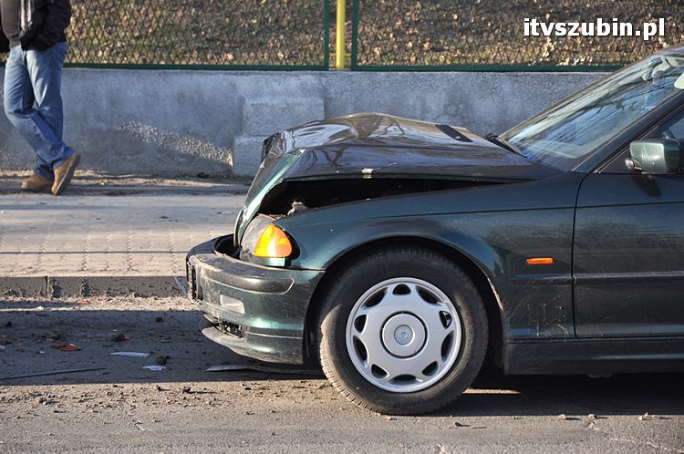 Zderzenie trzech samochodów osobowych na Kcyńskiej w Szubinie