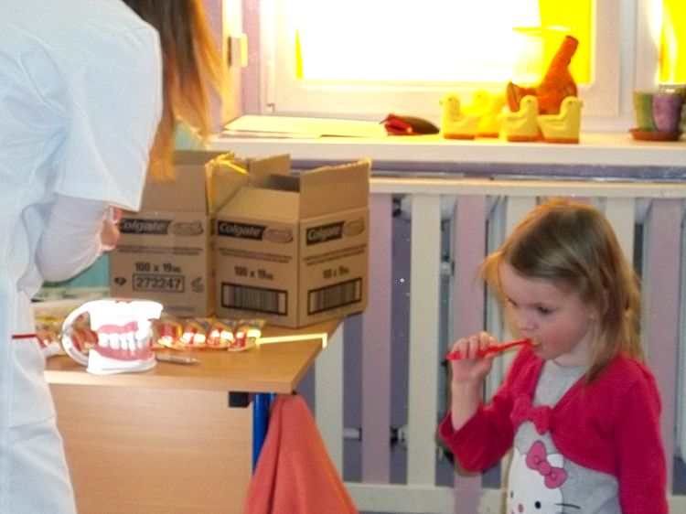 Przedszkolaki poznają doktora Ząbka i legendę Zębolandii