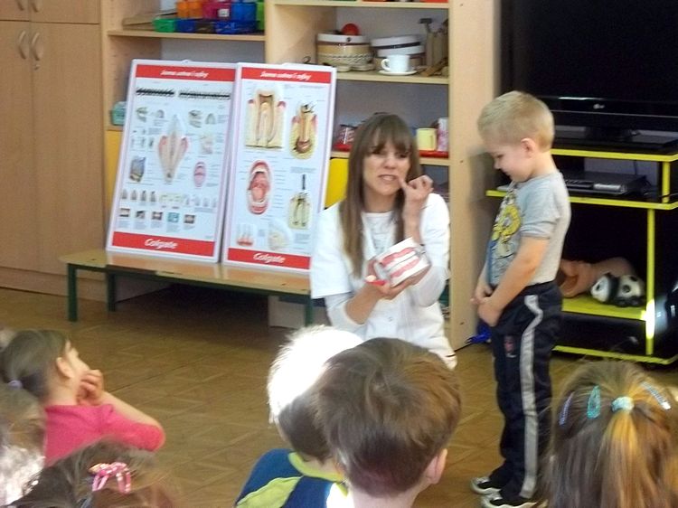 Przedszkolaki poznają doktora Ząbka i legendę Zębolandii