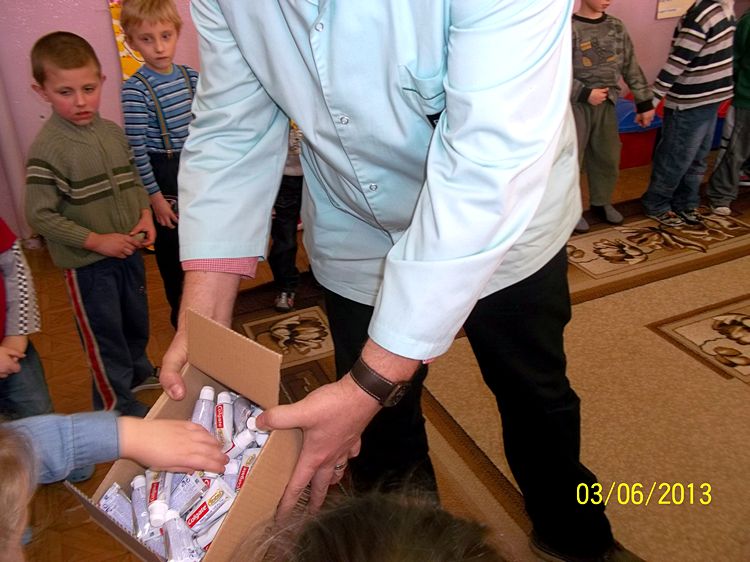 Przedszkolaki poznają doktora Ząbka i legendę Zębolandii