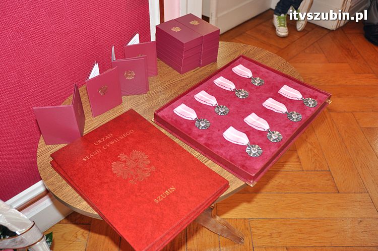 Cztery pary za długoletnie pożycie małżeńskie otrzymało medal nadany przez Prezydenta RP