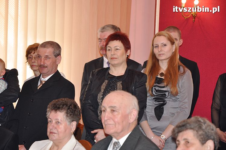 Cztery pary za długoletnie pożycie małżeńskie otrzymało medal nadany przez Prezydenta RP