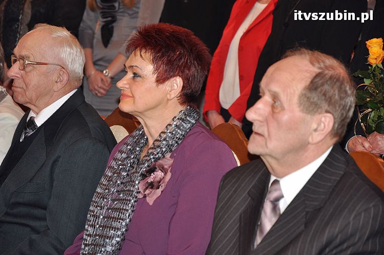 Cztery pary za długoletnie pożycie małżeńskie otrzymało medal nadany przez Prezydenta RP