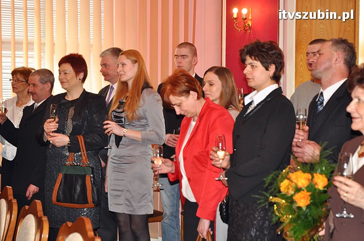 Cztery pary za długoletnie pożycie małżeńskie otrzymało medal nadany przez Prezydenta RP