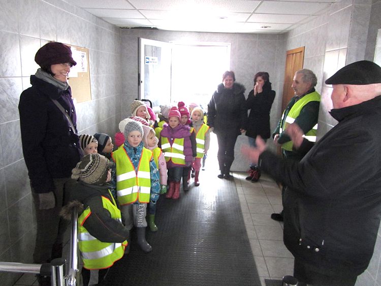 Mali turyści zwiedzili Hutę Szkła w Turze