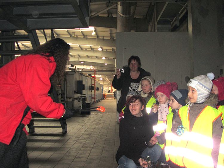 Mali turyści zwiedzili Hutę Szkła w Turze