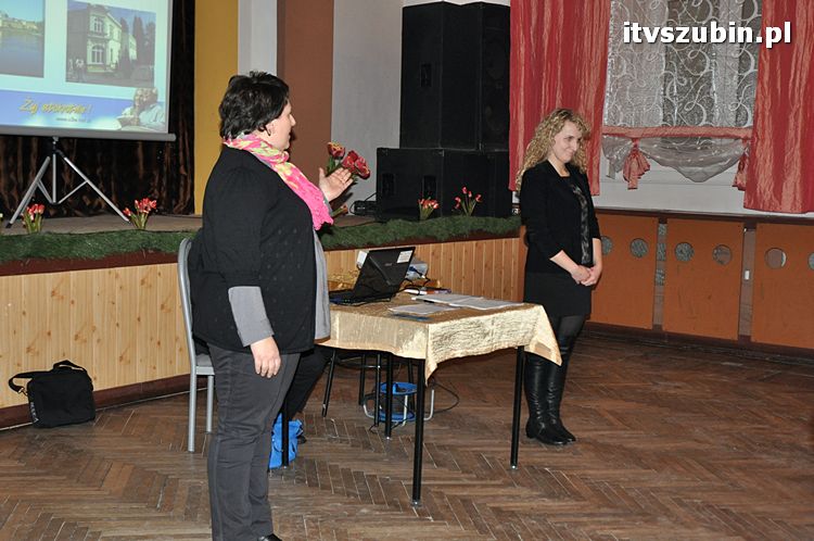 Seniorzy do szkoły - ruszył Uniwersytet Trzeciego Wieku w SDK