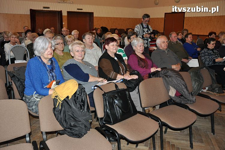 Seniorzy do szkoły - ruszył Uniwersytet Trzeciego Wieku w SDK