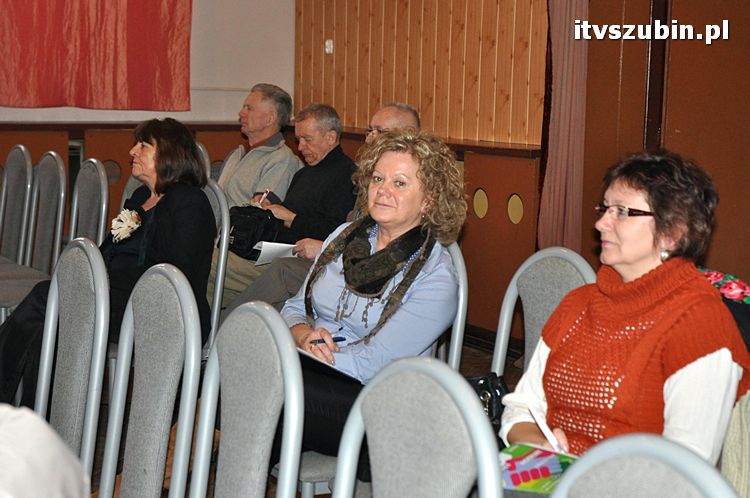 Seniorzy do szkoły - ruszył Uniwersytet Trzeciego Wieku w SDK