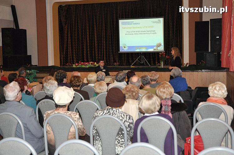 Seniorzy do szkoły - ruszył Uniwersytet Trzeciego Wieku w SDK