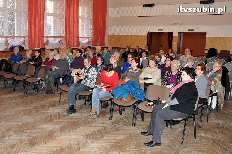 Seniorzy do szkoły - ruszył Uniwersytet Trzeciego Wieku w SDK