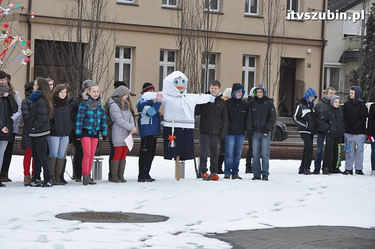 Pożegnanie zimy przez uczniów Gimnazjum nr 1 w Szubinie [FILM i FOTO]