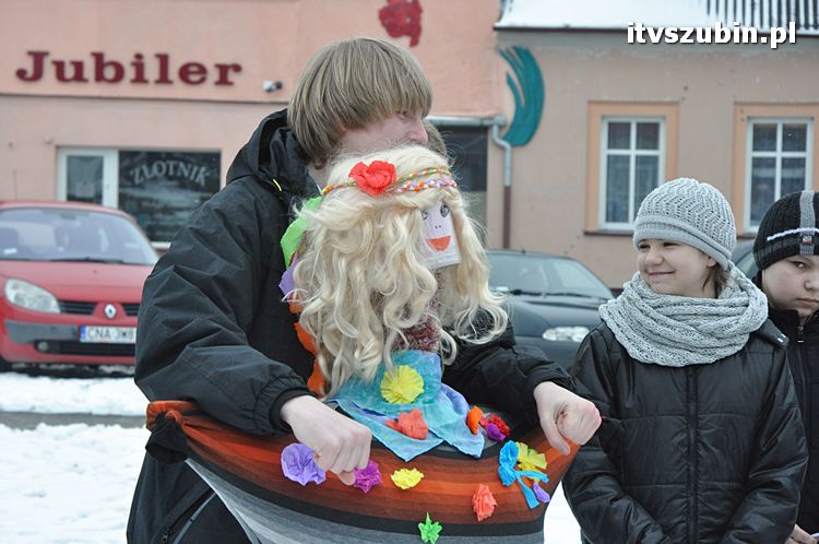 Pożegnanie zimy przez uczniów Gimnazjum nr 1 w Szubinie [FILM i FOTO]