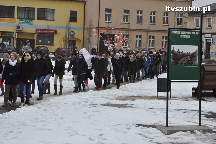 Pożegnanie zimy przez uczniów Gimnazjum nr 1 w Szubinie [FILM i FOTO]