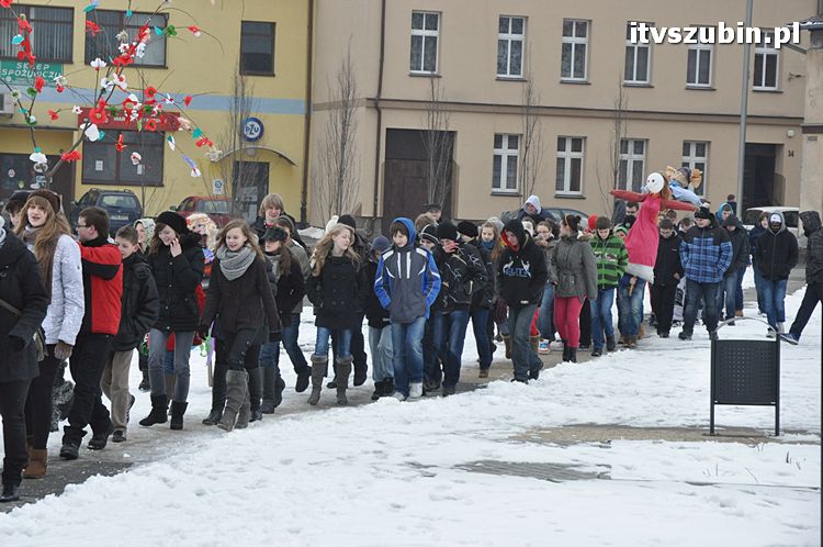 Pożegnanie zimy przez uczniów Gimnazjum nr 1 w Szubinie [FILM i FOTO]