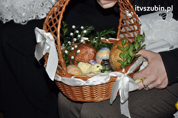 Święcenie pokarmów na stół wielkanocny w szubińskich kościołach