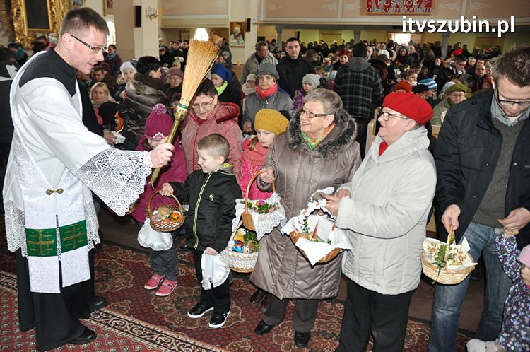 Święcenie pokarmów na stół wielkanocny w szubińskich kościołach