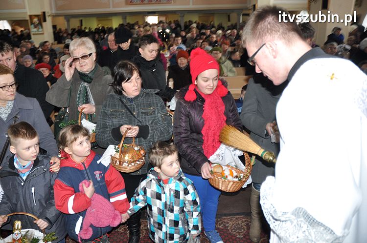 Święcenie pokarmów na stół wielkanocny w szubińskich kościołach