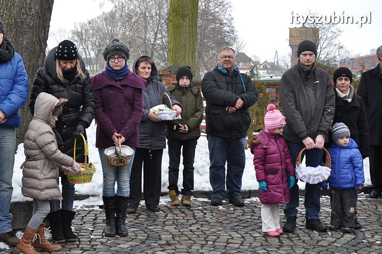 Święcenie pokarmów na stół wielkanocny w szubińskich kościołach