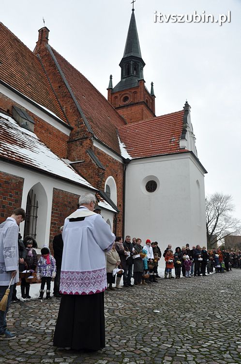 Święcenie pokarmów na stół wielkanocny w szubińskich kościołach