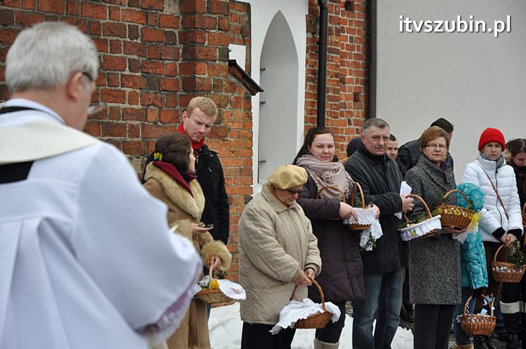 Święcenie pokarmów na stół wielkanocny w szubińskich kościołach