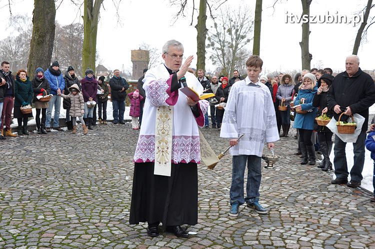 Święcenie pokarmów na stół wielkanocny w szubińskich kościołach