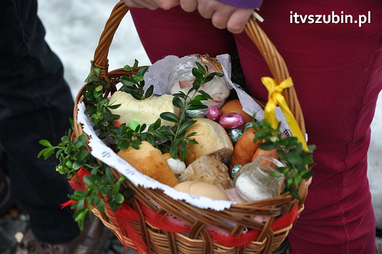Święcenie pokarmów na stół wielkanocny w szubińskich kościołach