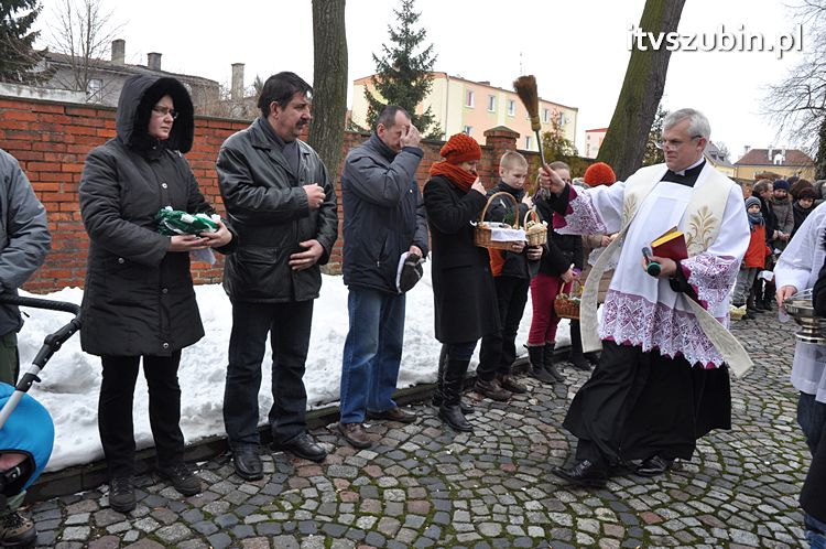 Święcenie pokarmów na stół wielkanocny w szubińskich kościołach