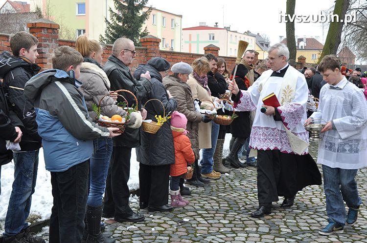 Święcenie pokarmów na stół wielkanocny w szubińskich kościołach