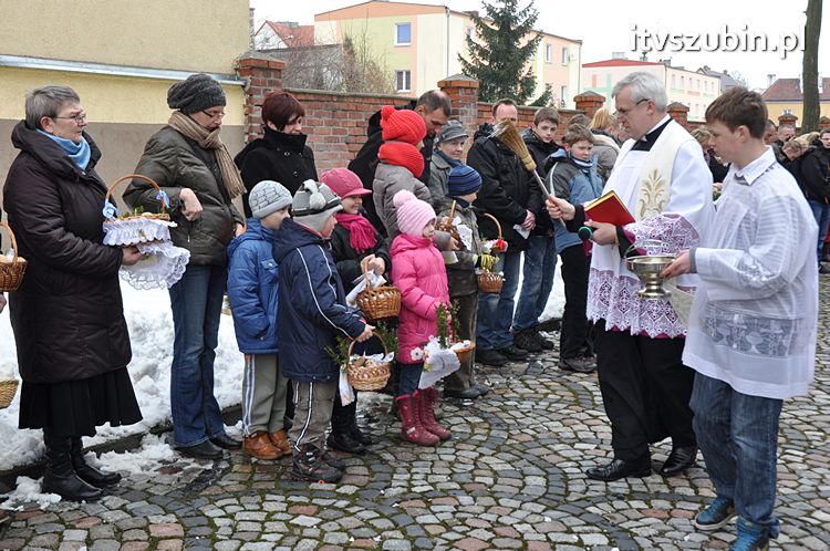 Święcenie pokarmów na stół wielkanocny w szubińskich kościołach