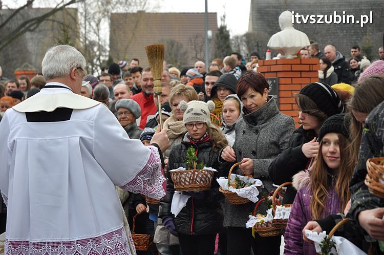 Święcenie pokarmów na stół wielkanocny w szubińskich kościołach