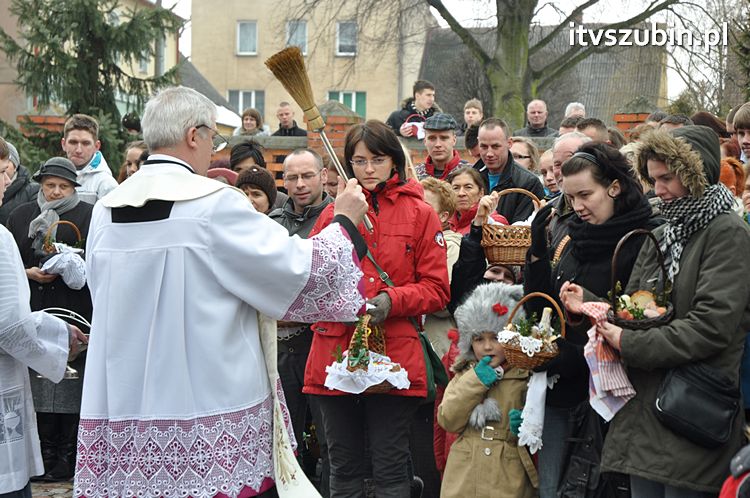 Święcenie pokarmów na stół wielkanocny w szubińskich kościołach