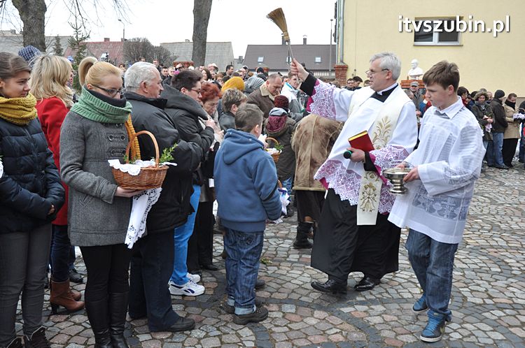 Święcenie pokarmów na stół wielkanocny w szubińskich kościołach