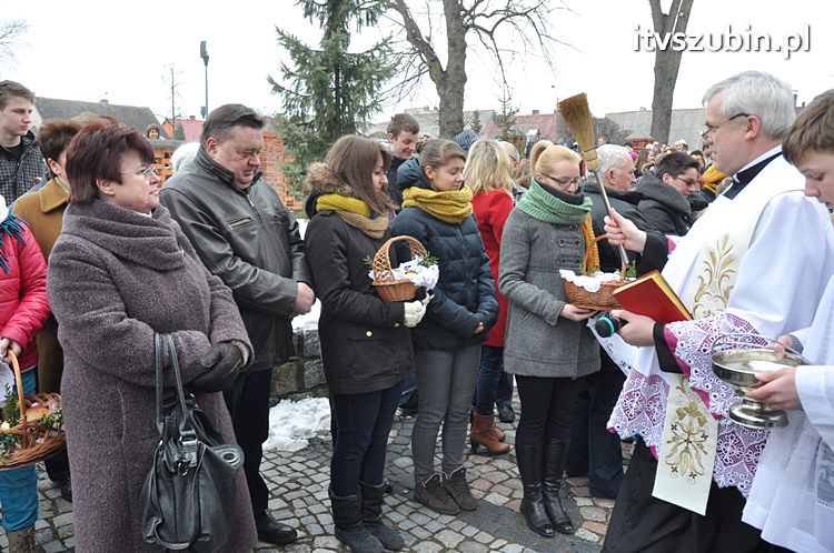 Święcenie pokarmów na stół wielkanocny w szubińskich kościołach