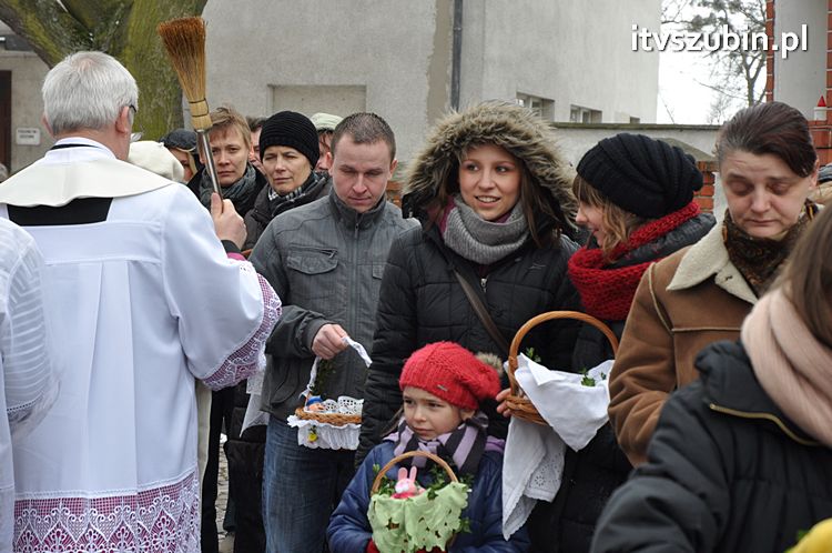 Święcenie pokarmów na stół wielkanocny w szubińskich kościołach