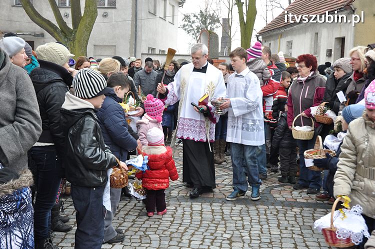 Święcenie pokarmów na stół wielkanocny w szubińskich kościołach