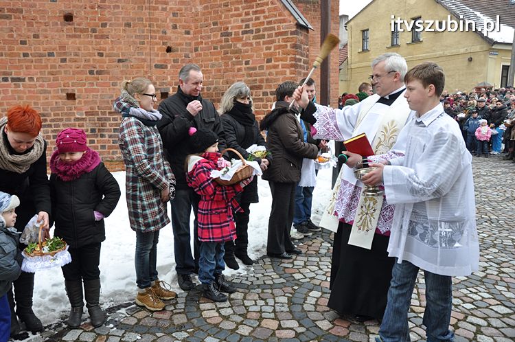 Święcenie pokarmów na stół wielkanocny w szubińskich kościołach