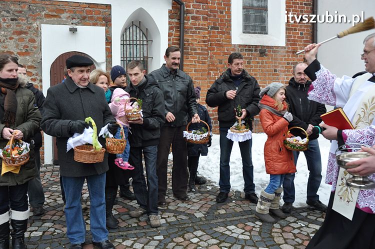 Święcenie pokarmów na stół wielkanocny w szubińskich kościołach