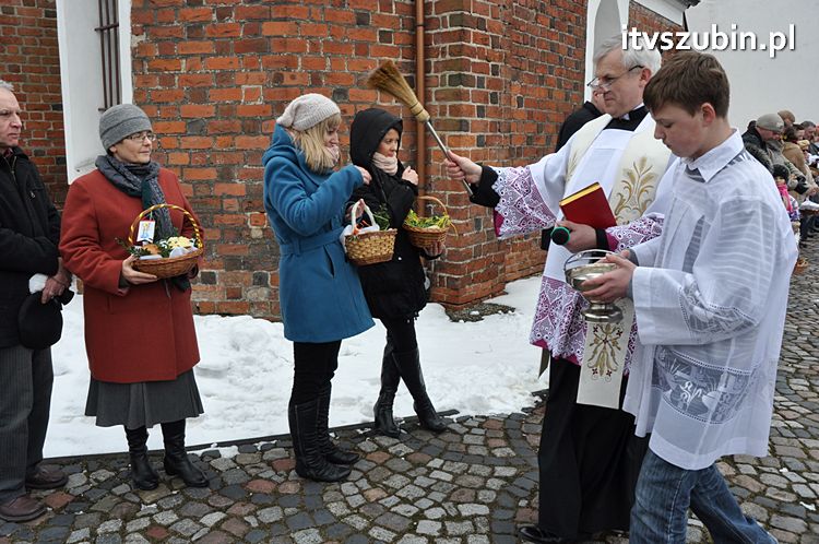 Święcenie pokarmów na stół wielkanocny w szubińskich kościołach