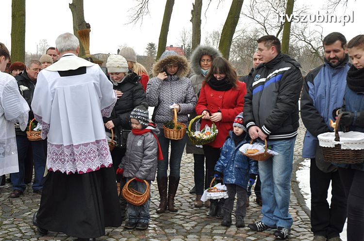 Święcenie pokarmów na stół wielkanocny w szubińskich kościołach