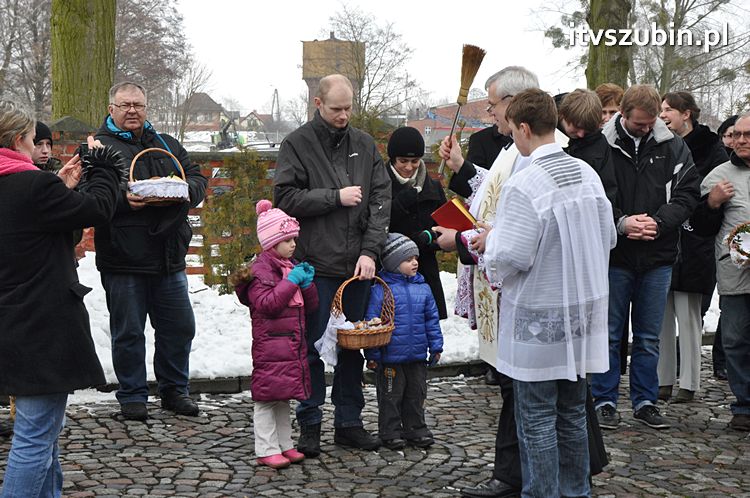 Święcenie pokarmów na stół wielkanocny w szubińskich kościołach