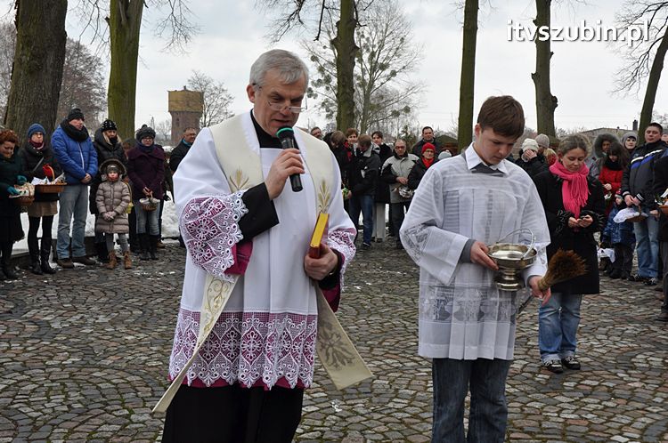 Święcenie pokarmów na stół wielkanocny w szubińskich kościołach
