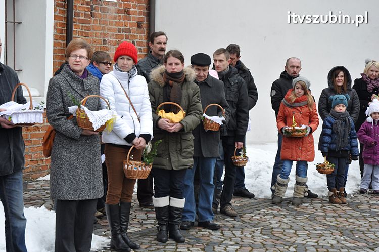 Święcenie pokarmów na stół wielkanocny w szubińskich kościołach